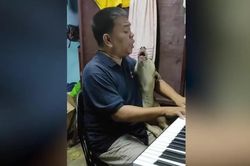 Clip: Chết cười xem chó 'hát opera' khi chủ đàn piano