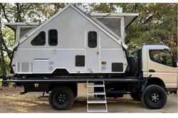 Nhà di dộng Aliner Expedition hơn 1 tỷ đồng cho xe tải Mitsubishi