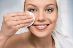 Bí quyết chăm sóc da dành riêng cho cô nàng hay trang điểm