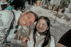 Hé lộ hình ảnh hiếm hoi Minh Nhựa chụp cùng 3 cô con gái của người vợ đầu