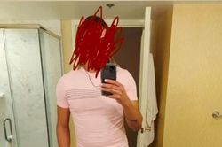 Chụp ảnh selfie gửi vợ, anh chồng không ngờ bị lộ chuyện ngoại tình