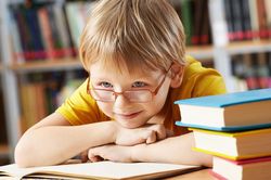 Đâu là nguyên nhân chính dẫn đến cận thị học đường gia tăng nhanh chóng?