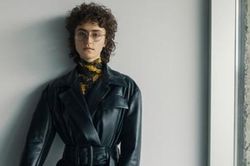 Con riêng của chồng nữ Phó Tổng thống Mỹ Kalama Harris lần đầu sải bước tại NYFW
