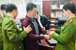Khởi tố hiệu trưởng chiếm đoạt tiền bảo hiểm của giáo viên và học sinh
