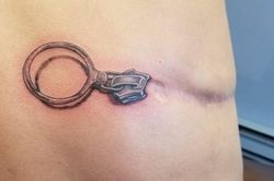 3 người đàn ông xăm lên vết sẹo để quên ký ức