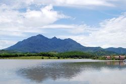 Ba Vì miền mây thẳm