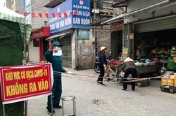 Phát thẻ cho người dân đi chợ theo ngày chẵn lẻ ở TP. Hải Dương