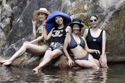 Hà Kiều Anh diện áo tắm nóng bỏng, đọ nhan sắc không tuổi với Hoa hậu Giáng My và diva Hồng Nhung