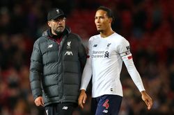 Trước derby, HLV Liverpool 'tha thứ' cho thủ thành Everton