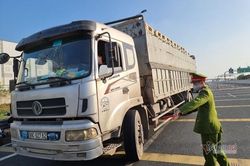 Hàng hóa không thể tiếp cận cảng giao hàng, Hải Dương 'kêu cứu'
