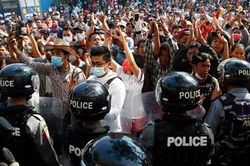 Người biểu tình Myanmar bị bắn