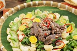 Mách chị em cách làm nộm thịt bò: Hương vị chua ngọt, ăn cùng phồng tôm thì hết ý!