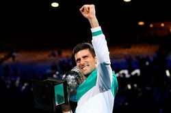 Djokovic vượt kỷ lục của Federer khi lần thứ 9 vô địch Australian Open