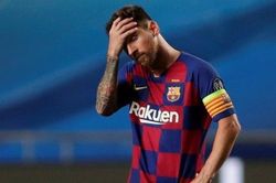 Messi thành 'dê tế thần' của cổ động viên Barcelona