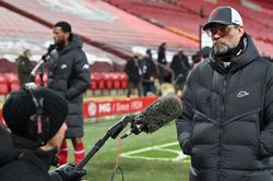 Liverpool thua trận thứ 4 liên tiếp ở Ngoại hạng Anh, HLV Klopp chê cả công lẫn thủ