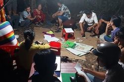 Bắt 9 người đánh bạc vào tối mùng 9