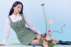 Vừa mời Jisoo làm nàng thơ, nhãn hàng thời trang này đã bị netizen chê bai vì sửa ảnh quá đà