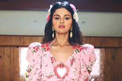 Selena Gomez đang hào hứng livestream, phải tắt vội vì netizen 'kém duyên' réo tên Justin Bieber