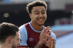 Lingard cười tình huống bàn chiến thuật của Son Heung-min