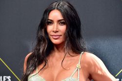 Kim Kardashian hối hận vì dưỡng da mặt bằng máu