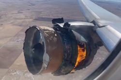 Khuyến cáo ngừng bay Boeing 777 sau sự cố 'động cơ rơi lả tả'