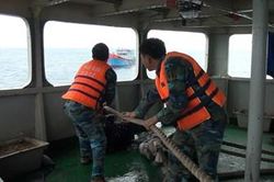 Vượt sóng dữ cứu tàu bị nạn