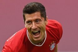 Chiếc giày Vàng châu Âu 2020/2021: Robert Lewandowski dẫn đầu, Bruno Fernandes vào top 10
