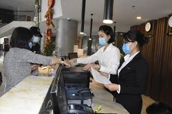 Dịch COVID-19 bùng phát: Du lịch lại đứng ngồi không yên