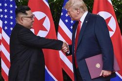 Đề nghị lạ thường của ông Trump với Kim Jong Un sau thượng đỉnh ở Hà Nội
