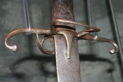 Thanh bảo kiếm khổng lồ bí ẩn trong truyền thuyết