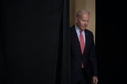 Tuần trăng mật sắp kết thúc, khó khăn bủa vây Tổng thống Biden