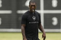 Clarence Seedorf: Các HLV da màu không có cơ hội bình đẳng để làm nghề