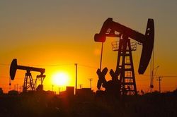 Giá xăng dầu hôm nay 23/2: Dầu Brent vượt ngưỡng 65 USD/thùng