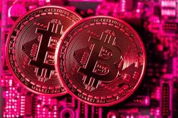 Mỹ cảnh báo nguy cơ, bitcoin lập tức tụt dốc, mất giá 200 triệu