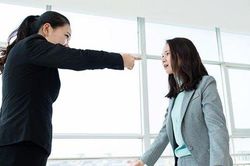 Phụ nữ khí chất đừng tranh cãi với 3 kiểu người này kẻo lại mang thiệt vào thân