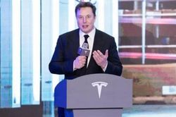 'Nhỡ miệng' bình luận về Bitcoin, Elon Musk khiến cổ phiếu Tesla lao dốc