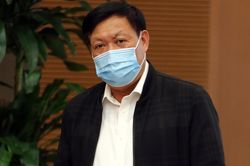Việt Nam sẽ không tiêm vaccine 'ồ ạt và không theo dõi'