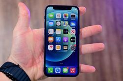 Apple lần đầu đánh bại Samsung sau 4 năm nhờ iPhone 12
