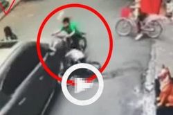 Ô tô mất lái tông kinh hoàng vào 3 đứa trẻ đi xe đạp, khung cảnh hỗn loạn tại hiện trường gây ám ảnh