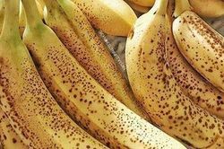 Chuối chín đang ngon rẻ nhưng nếu có 1 trong 5 dấu hiệu này tốt nhất không nên ăn