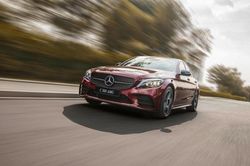 Xe Mercedes tại Việt Nam bắt buộc 'ẩn' tính năng đỗ tự động