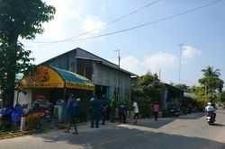 An Giang: Sạt lở rạch Ông Chưởng, 1 căn nhà dân bị sụt lún