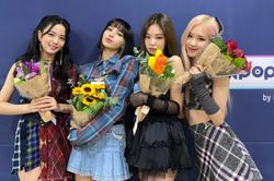 BLACKPINK chuẩn 'thánh biến hình': Biểu cảm thay đổi chóng mặt thế này thì chàng nào theo được?