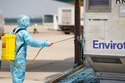 Lô vaccine Covid-19 đầu tiên về Việt Nam trị giá bao nhiêu?