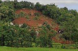 Lở đất tại mỏ vàng ở Indonesia, ít nhất năm người chết, 70 người mất tích