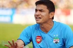 HLV Kiatisak: 'Thời gian tạm hoãn V.League giúp tôi hiểu cầu thủ HAGL hơn'
