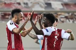 Aubameyang rực sáng, Arsenal thoát hiểm phút chót