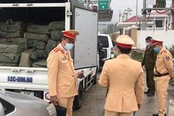 Hãi hùng 2,5 tấn nầm lợn bốc mùi đang trên đường đi tiêu thụ