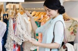 Sai lầm khi mua sắm khiến tủ chật ních vẫn không có gì để mặc