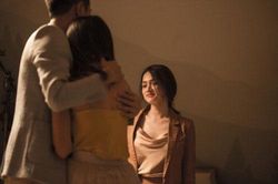 Chồng 'ăn vụng quên chùi mép', vợ âm thầm khiến chồng và bồ nhí khiếp vía